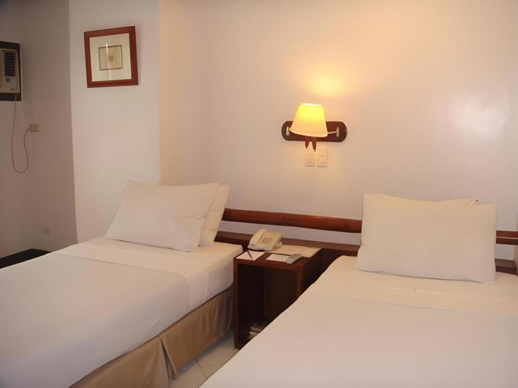 Soledad Suites Panglao Bagian luar foto