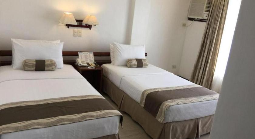 Soledad Suites Panglao Bagian luar foto