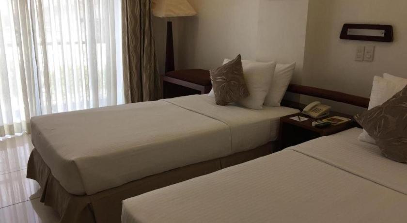 Soledad Suites Panglao Bagian luar foto
