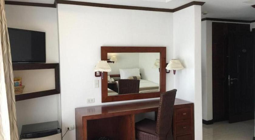Soledad Suites Panglao Bagian luar foto