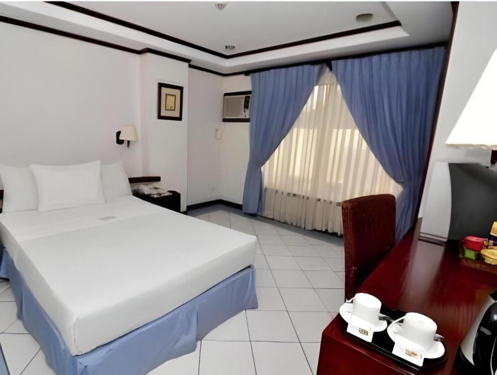 Soledad Suites Panglao Bagian luar foto