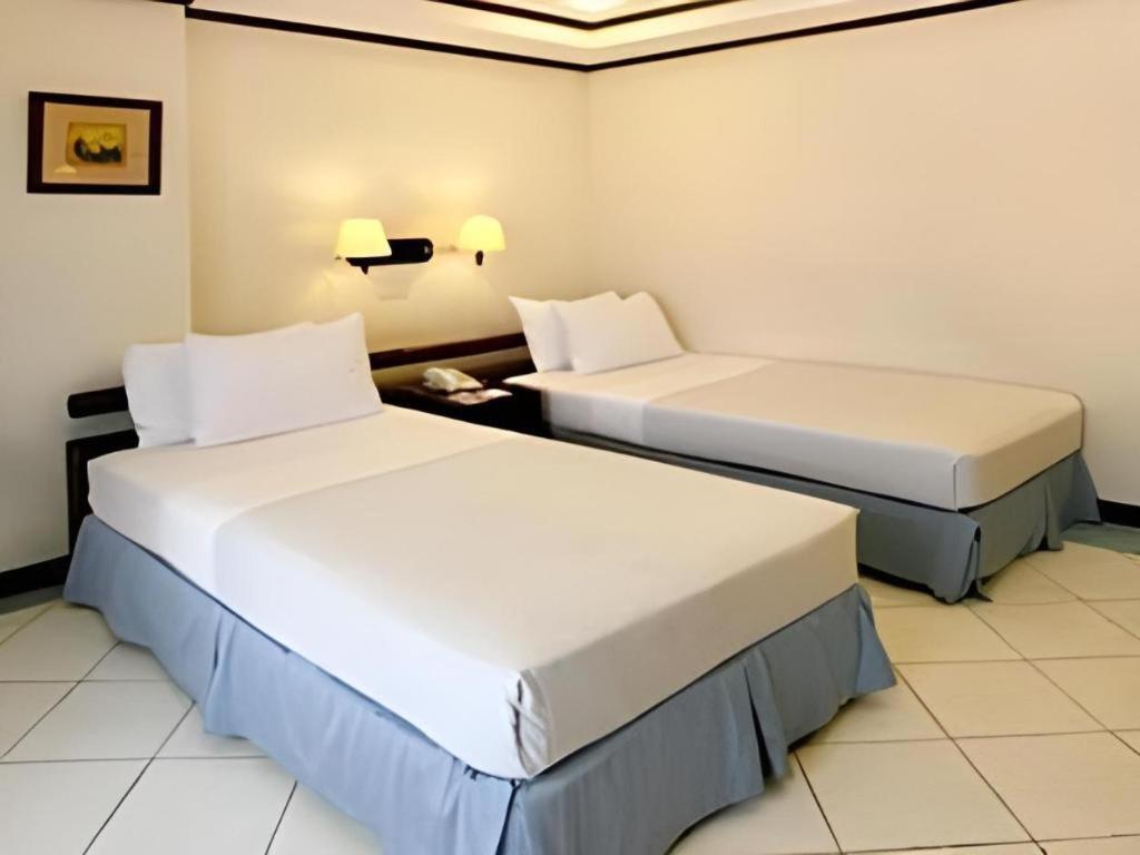 Soledad Suites Panglao Bagian luar foto