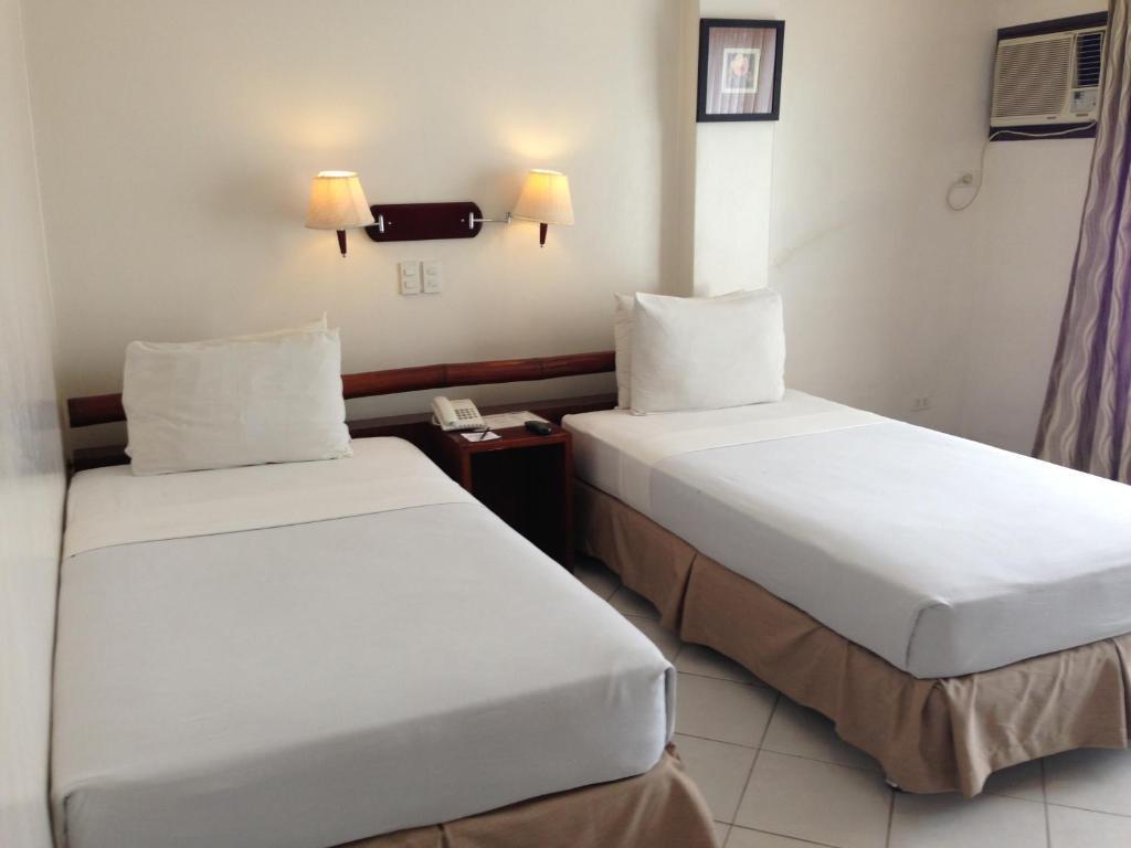 Soledad Suites Panglao Bagian luar foto
