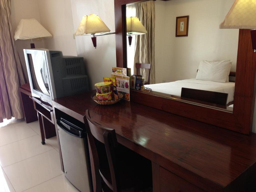 Soledad Suites Panglao Bagian luar foto
